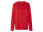 Un t-shirt rouge à manches longues.