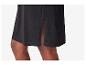 Robe noire unie, style minimaliste, coupe droite.