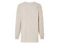Pull beige à manches longues.