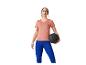 Femme en t-shirt rose et leggings bleus tenant un ballon d'exercice.