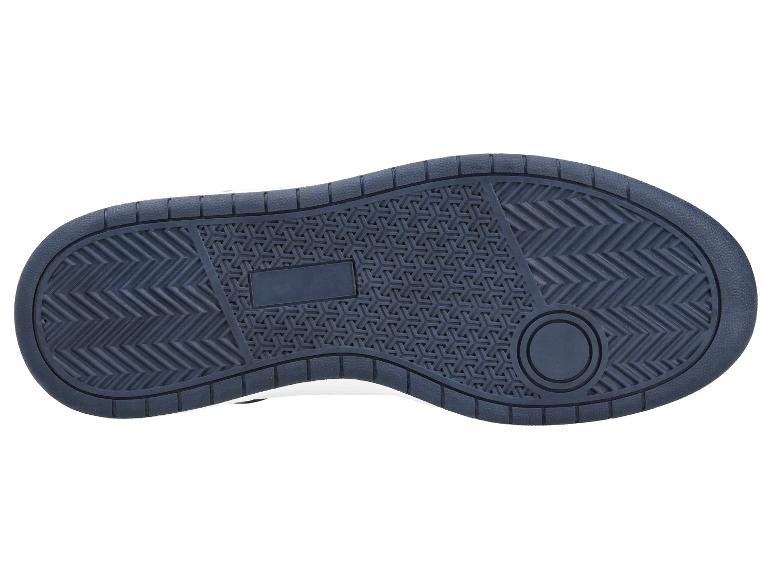 Semelle d'une chaussure de sport bleu foncé avec une bande de roulement texturée