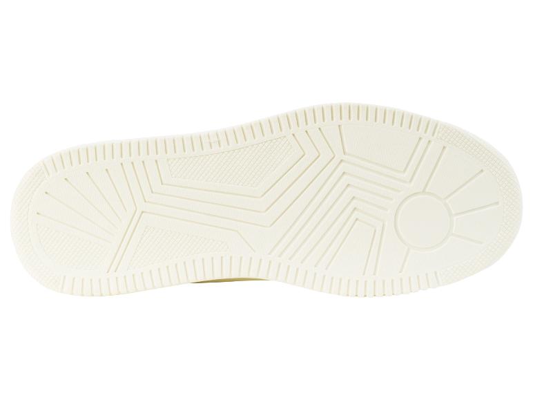 Semelle de baskets blanches, détail du dessous.
