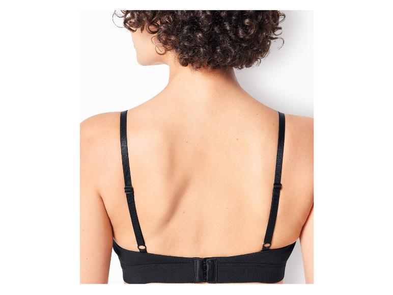 Un soutien-gorge de sport noir avec des bretelles larges.