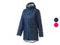 Un imperméable bleu avec une capuche