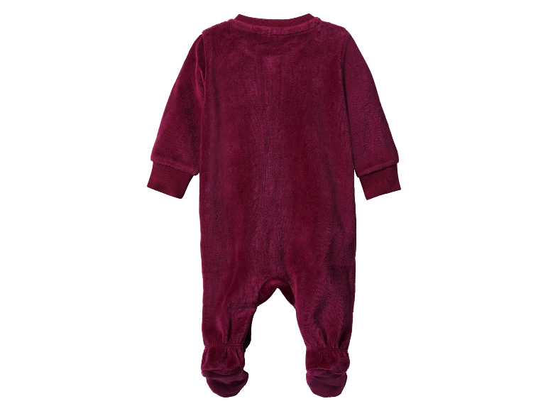 Une grenouillère bébé en velours rouge foncé à manches longues.