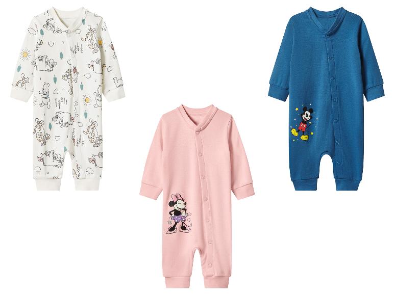 Grenouillères bébé Disney: une blanche Winnie l'Ourson, une rose Minnie et une bleue Mickey.