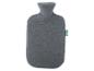 Une bouillotte en polaire grise de la marque Sensiplast.