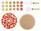Jouets en bois en forme de pizza avec des garnitures et des outils pour couper.