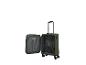 Valise verte ouverte avec poignée extensible et roulettes, montrant les compartiments intérieurs.