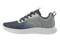 Des baskets grises avec une semelle blanche.