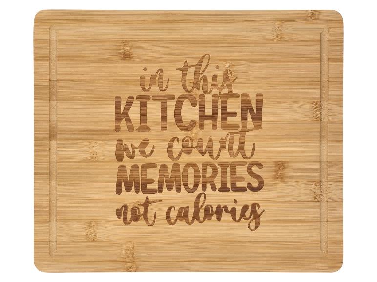 Planche à découper en bambou avec le message 'Dans cette cuisine, nous comptons les souvenirs, pas les calories'