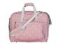 Sac de voyage rose à pois blancs avec poignées grises et bandoulière.