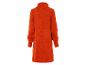 Un pull orange à col roulé, vu de dos.