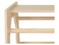 Une étagère en bois avec deux tablettes.