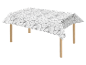 Une nappe blanche avec un motif gris sur une table en bois.
