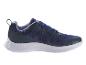 Chaussures de course bleues avec une semelle blanche