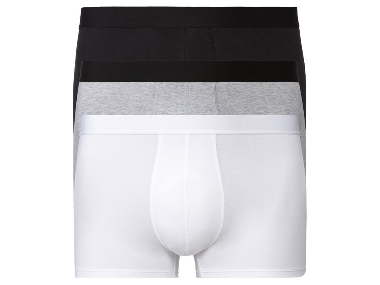 Trois paquets de sous-vêtements en noir, gris et blanc.