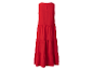 Une longue robe rouge d'été.