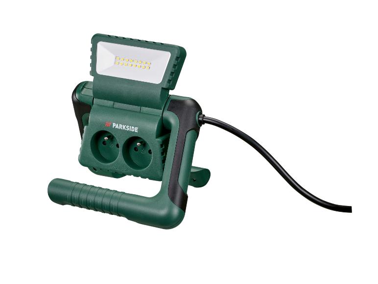 Lampe de travail Parkside avec deux prises.