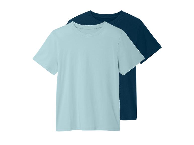 Deux t-shirts, un bleu clair et un bleu marine.