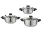 Trois casseroles en acier inoxydable avec des couvercles en verre et des poignées noires.