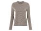 Un t-shirt à manches longues de couleur beige clair avec une texture en relief.