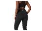 Femme de dos en leggings et soutien-gorge de sport noirs.