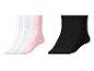 Des chaussettes noires et roses à pois.