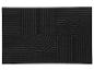 Tapis noir avec des motifs de lignes horizontales et courbes.