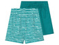 Deux paires de shorts pour garçons, un à rayures et un uni.