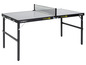 Une table de ping-pong pliante Joola, adaptée à une utilisation en extérieur.