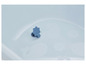 Une baignoire bleue avec un bouchon en forme d'étoile de la marque BabyBjörn.
