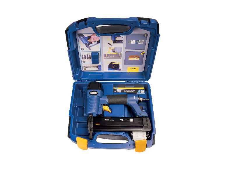 Cloueuse pneumatique LIVARNO® PB131 dans une mallette bleue avec accessoires.