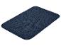 Paillasson ou tapis de bain bleu foncé aux coins arrondis.