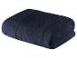 Serviette de bain bleu foncé, douce et moelleuse.