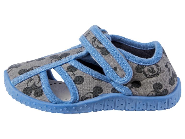 Sandales bleues pour enfants avec un motif Mickey Mouse.