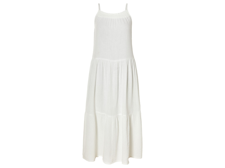 Une robe maxi blanche à bretelles fines.