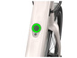 Un vélo électrique blanc avec un écran lumineux vert.