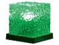 Lampe décorative verte en forme de cube avec une texture ondulée sur une base noire.