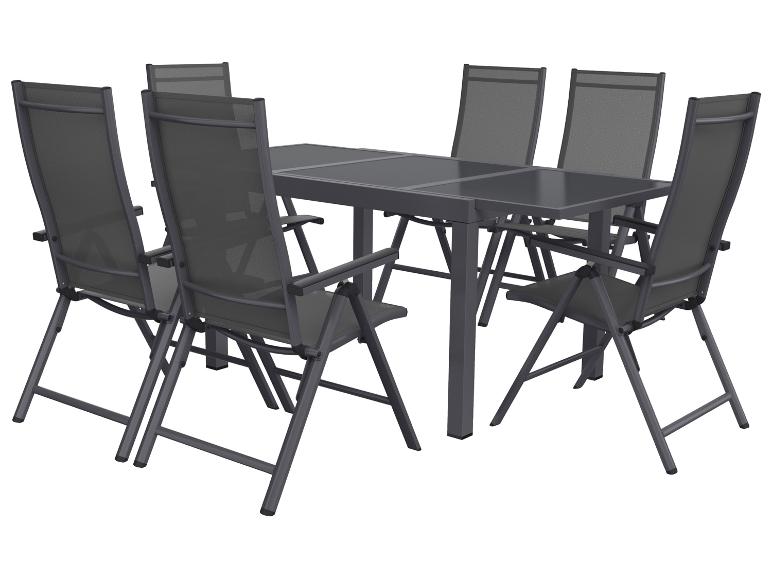 Ensemble de mobilier de jardin: table grise en verre trempé et six chaises pliantes en maille.