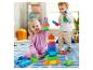 Enfants jouant avec des blocs de construction colorés Mega Bloks sur le tapis.