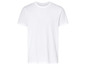 Un t-shirt blanc à manches courtes.