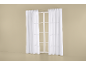 Rideaux blancs translucides suspendus à une fenêtre à cadres blancs sur un mur beige.