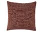 Un coussin carré de couleur terre cuite avec un tissage texturé.