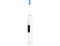 Brosse à dents électrique blanche avec poils bleus et verts, boutons noirs et logo.