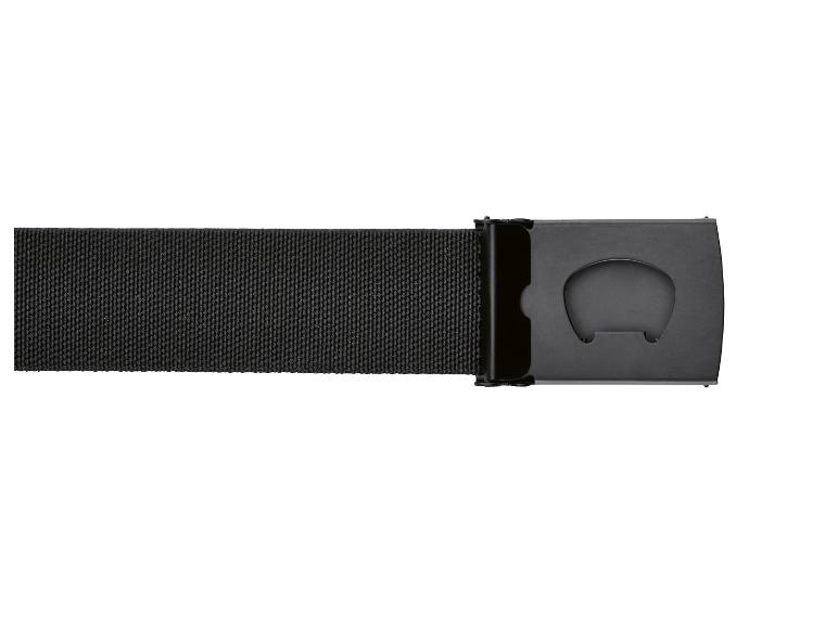 Ceinture en tissu noir avec boucle métallique.