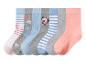 Lot de sept paires de chaussettes pour enfants de différentes couleurs et motifs, y compris des rayures, des fleurs et un papillon.