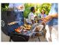 Grillades estivales : saucisses, légumes et brochettes sur barbecue.
