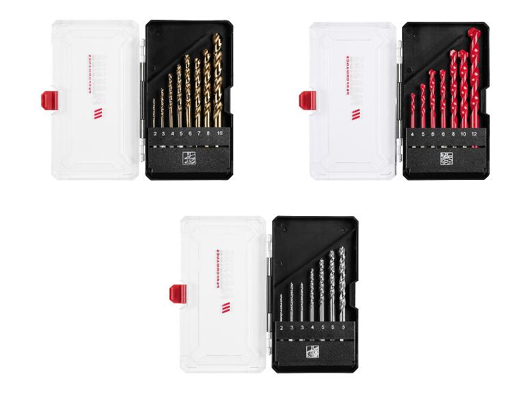 Trois ensembles de forets dans des étuis, avec des forets dorés, rouges et argentés.