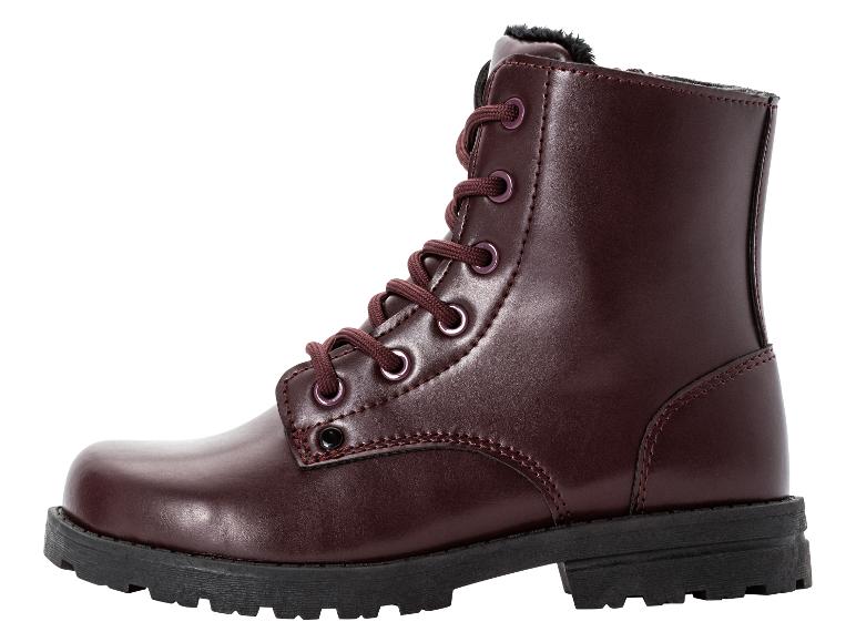 Bottines à lacets bordeaux avec une semelle épaisse.